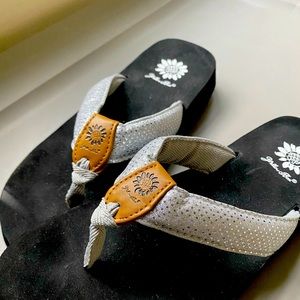 New Silver Yellowbox flip flops